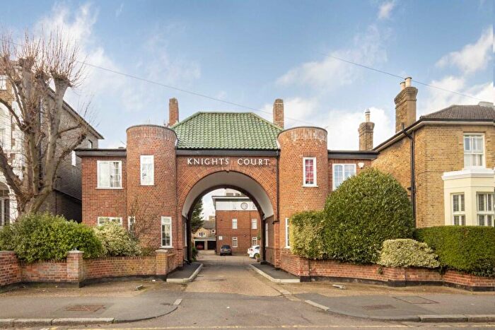 3 Bedroom Flat To Rent In Knights Park, Kingston, KT1