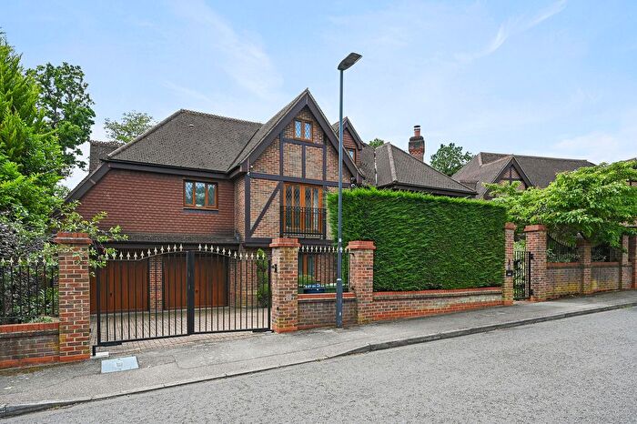 6 Bedroom Detached House For Sale In Cherry Tree Way, Stanmore, HA7
