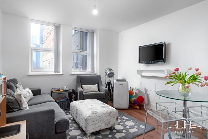 2 Bedroom Flat For Sale In Verve Apartments, Mercury Gardens, Romford, RM1