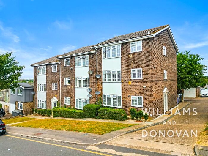 2 Bedroom Flat For Sale In Station Road, South Benfleet, SS7