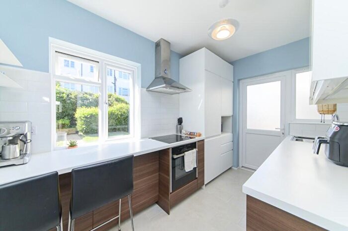 2 Bedroom Flat For Sale In Glenhurst Road, North Finchley, N12