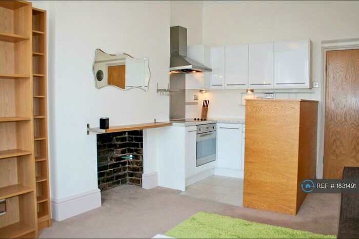 1 Bedroom Flat To Rent In Burton Road, Manchester, M20