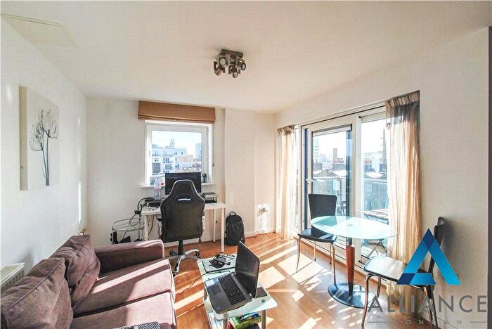 1 Bedroom Apartment For Sale In Commercial Road, London, E14