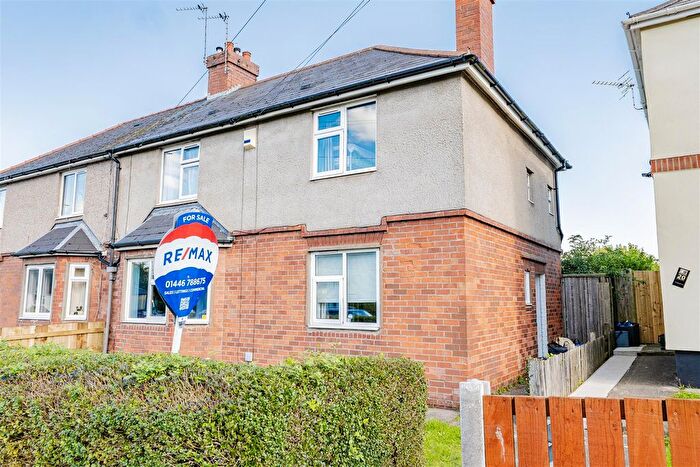 3 Bedroom Semi-Detached House For Sale In Dyfan Road, Barry, CF63