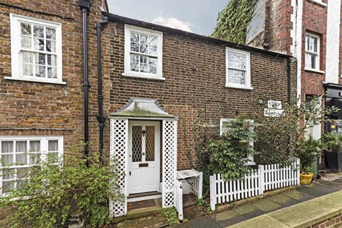 2 Bedroom Property To Rent In Church Walk, Richmond, TW9