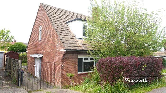 3 Bedroom Semi-Detached House To Rent In Brett Road, Barnet, EN5