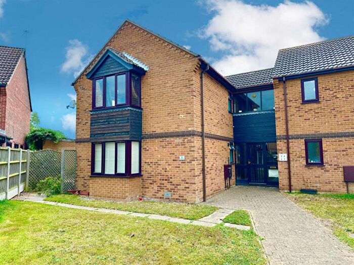 2 Bedroom Flat For Sale In Cardington Court, Acle, NR13