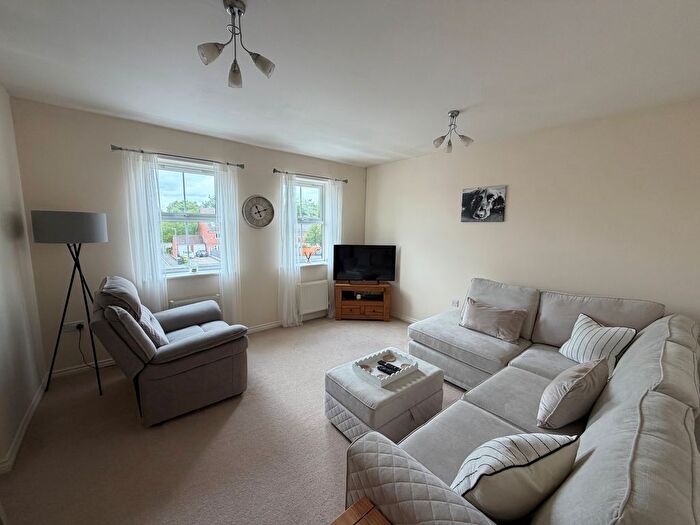 2 Bedroom Flat To Rent In Oak Crescent, Ashby-De-La-Zouch, LE65