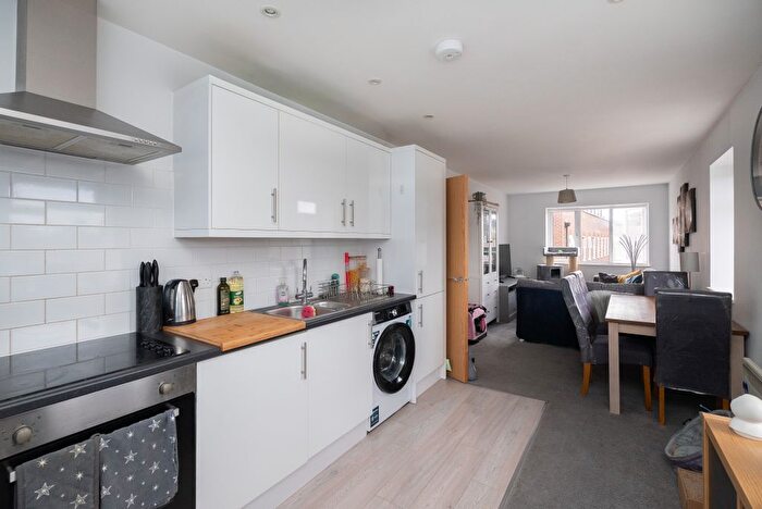 2 Bedroom Flat For Sale In South Street, Dorking, RH4