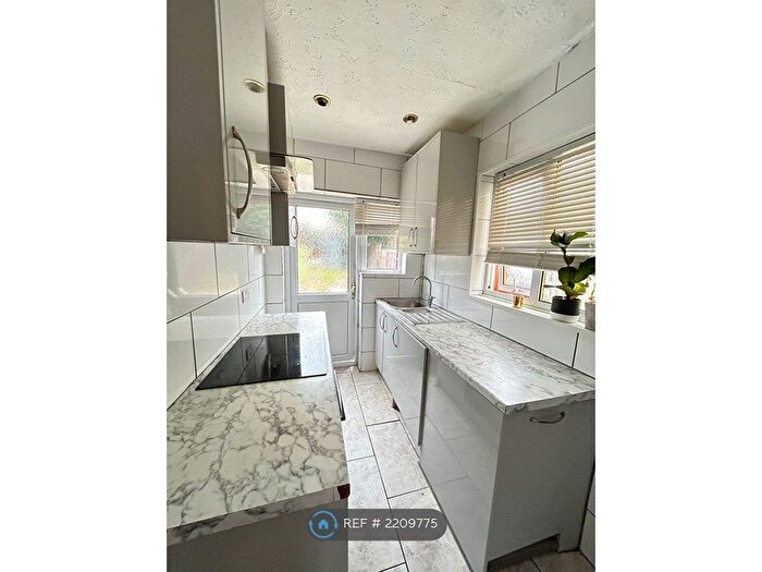 4 Bedroom Semi-Detached House To Rent In Leslie Road, Gillingham, ME7