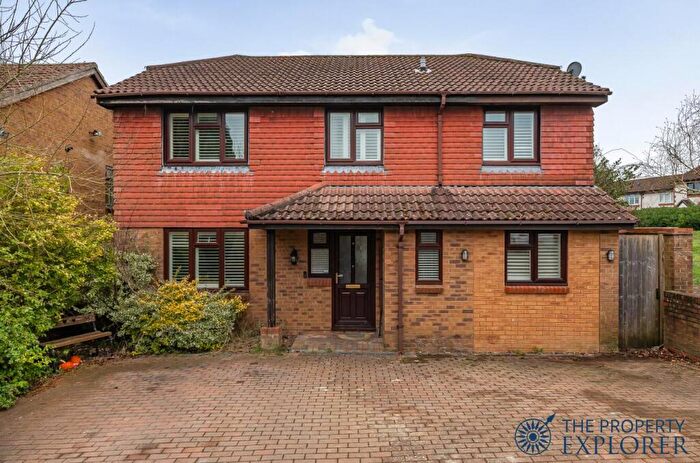 5 Bedroom Detached House For Sale In Lapin Lane, Hatch Warren, RG22