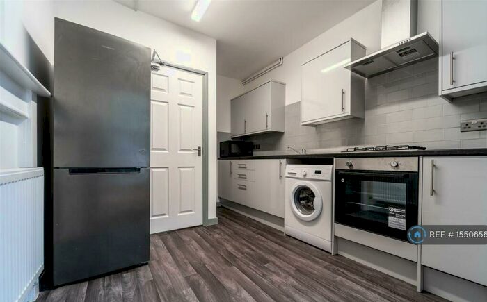 3 Bedroom Flat To Rent In Fairfield Court, Manchester, M14