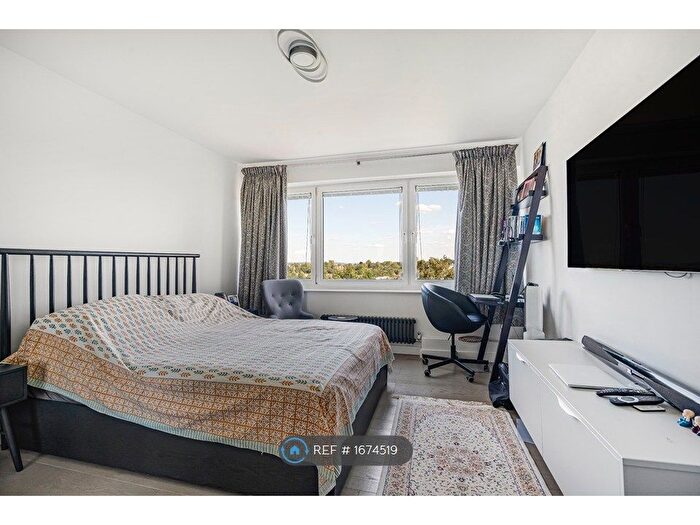 2 Bedroom Flat To Rent In Somerset House, London, SW19