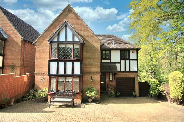 4 Bedroom Detached House For Sale In Chalice Court, Hedge End, SO30