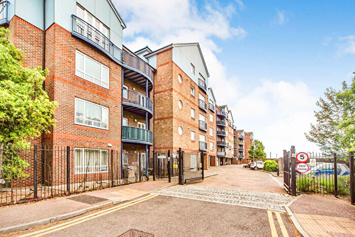 2 Bedroom Flat For Sale In Argent Street, Grays, RM17