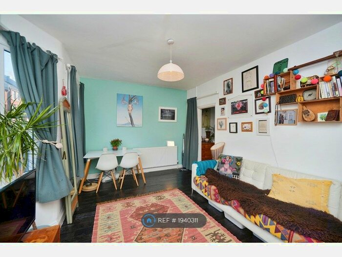 2 Bedroom Flat To Rent In Milner Road, Brighton, BN2