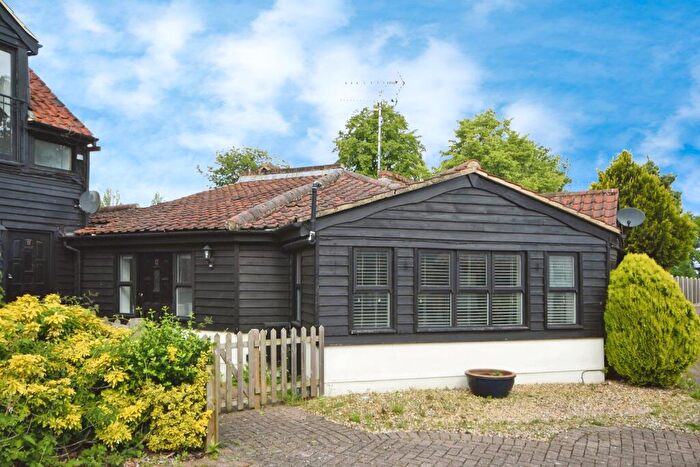 2 Bedroom Bungalow To Rent In Coxtie Green Road, Pilgrims Hatch, Brentwood, CM14