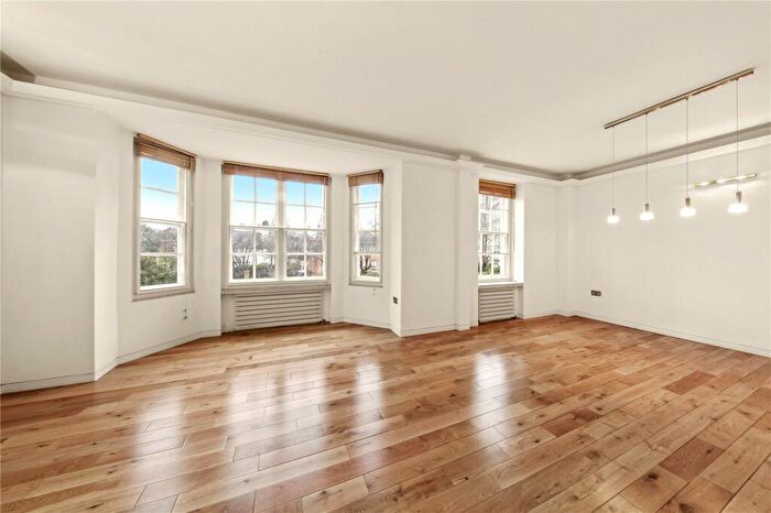 3 Bedroom Flat To Rent In Garden Court, Garden Road, NW8