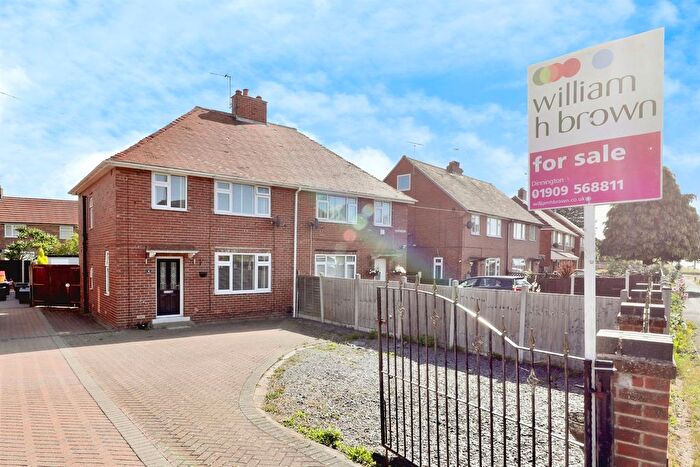 3 Bedroom Semi-detached House For Sale In Breck Lane, Dinnington, Sheffield, S25