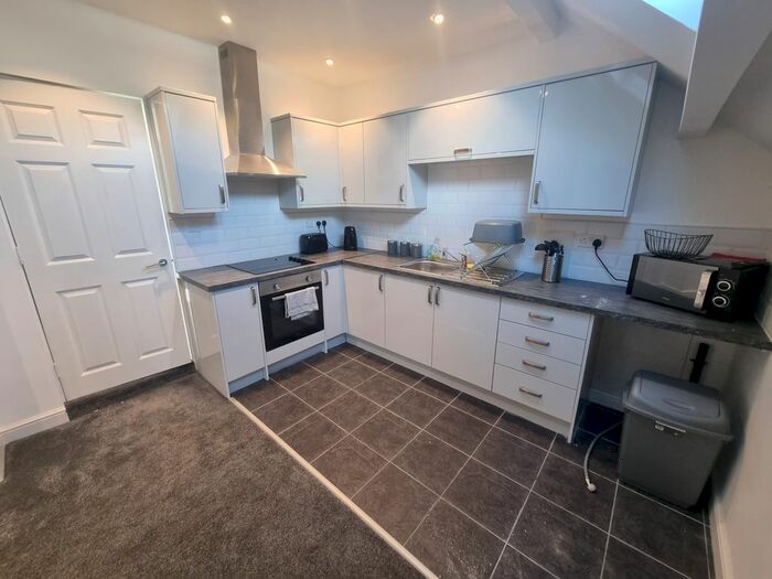 2 Bedroom Flat To Rent In Shaftesbury Avenue, Bradford, BD9