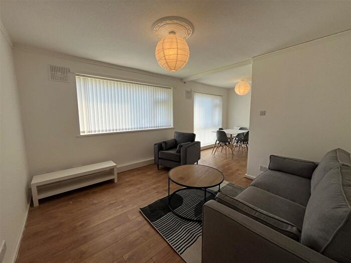 2 Bedroom Flat To Rent In Eccles Old Road, Salford, M6