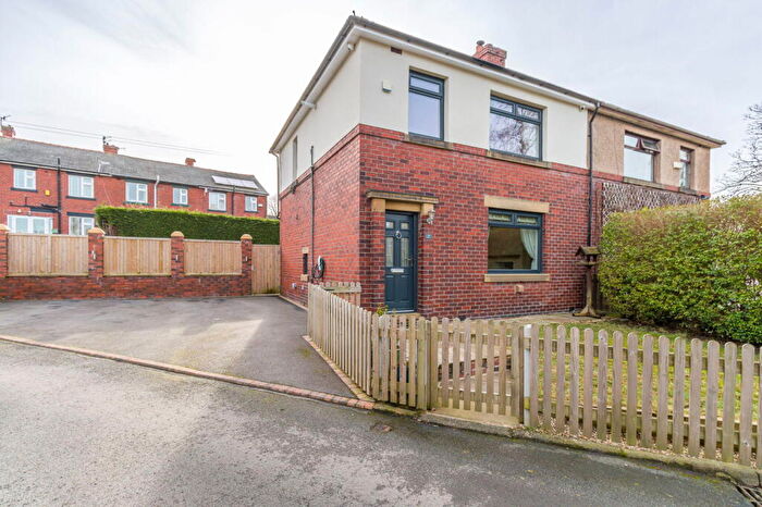 3 Bedroom Semi Detached House For Sale In Warlow Drive, Oldham, OL3