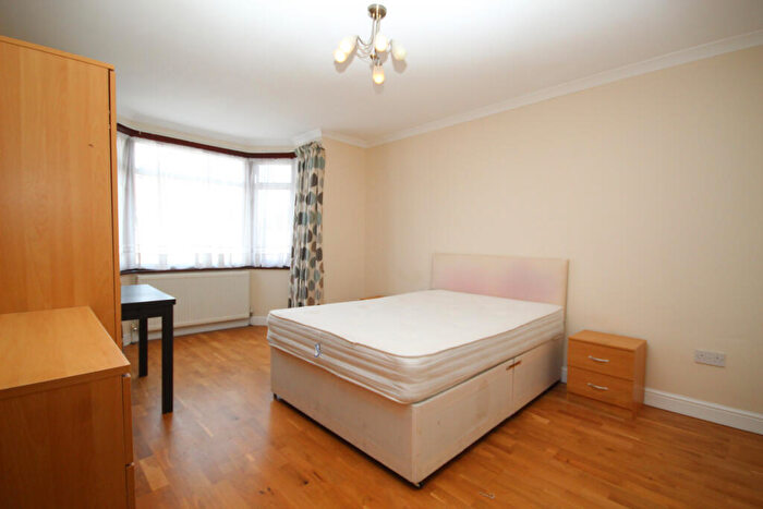 2 Bedroom Flat To Rent In Kathleen Avenue, Wembley, Middlesex, HA0