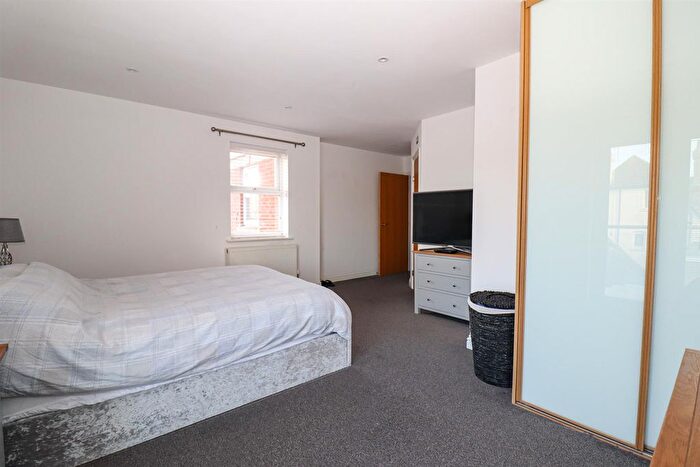 2 Bedroom Flat For Sale In Dorset Road South, Bexhill-On-Sea, TN40