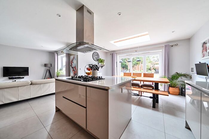 5 Bedroom Detached House To Rent In Lowther Close, Chertsey, KT16