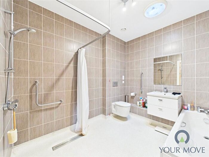 2 Bedroom Flat For Sale In Four Ashes Road, Bentley Heath, Solihull, B93