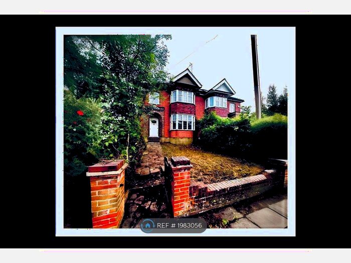 3 Bedroom Semi-Detached House To Rent In Lullington Garth, London, N12