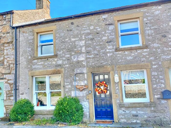 3 Bedroom Terraced House To Rent In Main Street, Settle, BD24
