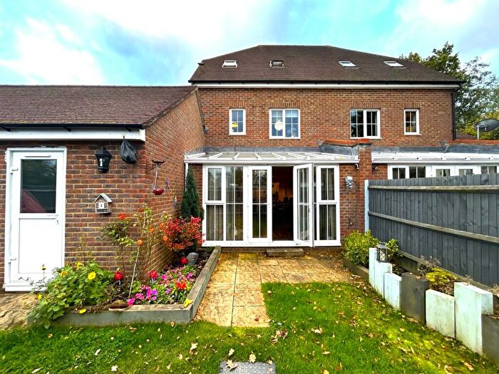 4 Bedroom Semi-Detached House To Rent In Little Meadow, Horley, RH6