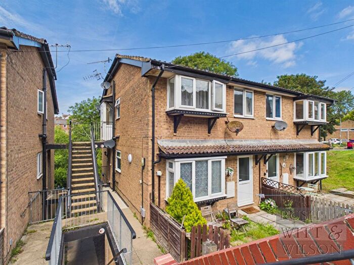 2 Bedroom Flat For Sale In Pinders Road, Hastings, TN35