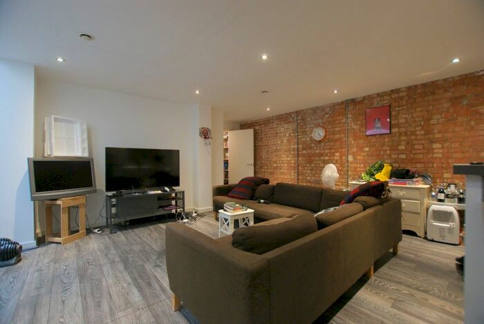 2 Bedroom Flat To Rent In Sidney Street, London, E1