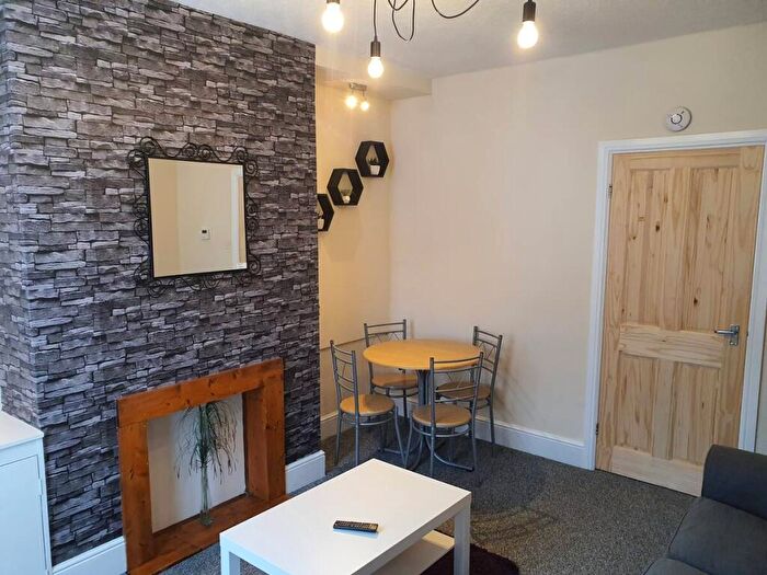 2 Bedroom Terraced House To Rent In Victoria Street | Student House | /, LN1