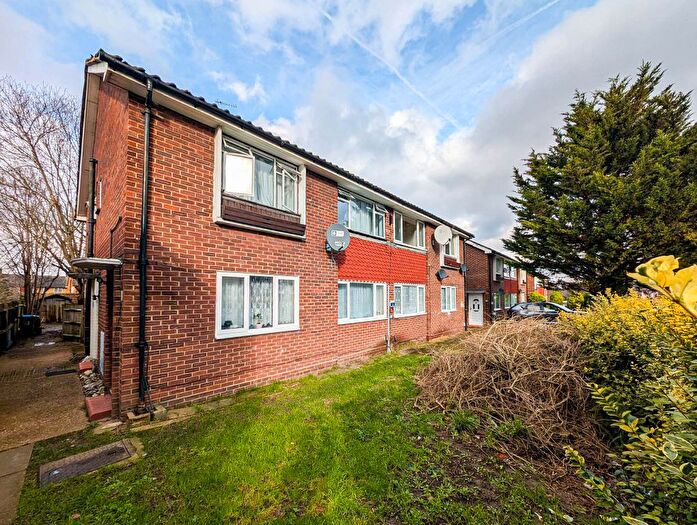 2 Bedroom Maisonette For Sale In Pearson Court, Central Road, Morden, SM4