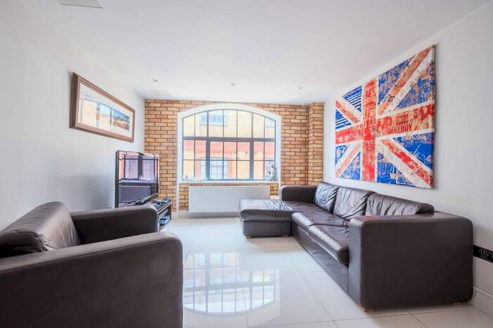 2 Bedroom Flat To Rent In Rampart Street, Whitechapel, London, E1