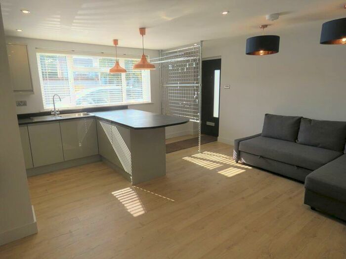1 Bedroom Flat To Rent In Ground Floor Apartment - Central Marlow, SL7