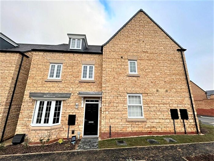 3 Bedroom House To Rent In Squirrel Gardens, Witney, OX28