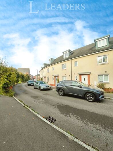 3 Bedroom Property To Rent In Meaden Way, PO22