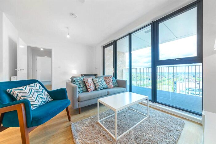 2 Bedroom Apartment To Rent In Lakeside Drive, London, NW10