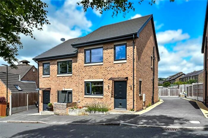 3 Bedroom Semi Detached House For Sale In Jubilee Gardens, New Mills, High Peak, Derbyshire, SK22