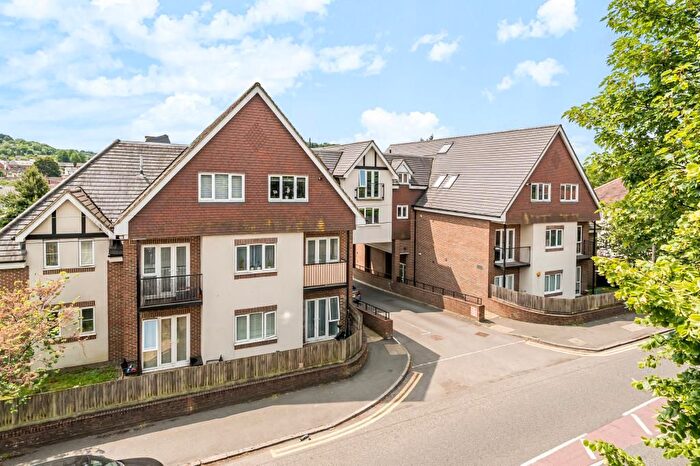 1 Bedroom Flat For Sale In High Wycombe, West Wycombe, Buckinghamshire, HP12