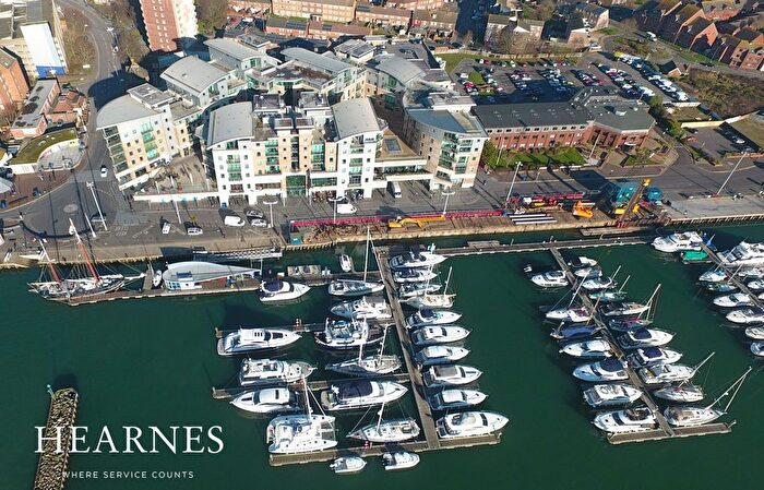 2 Bedroom Flat For Sale In The Quay, Poole, BH15