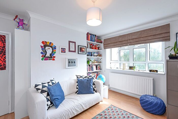 1 Bedroom Flat To Rent In Glazebrook Close, London, SE21