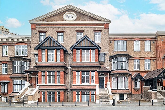 2 Bedroom Maisonette To Rent In Clapham Road, SW9