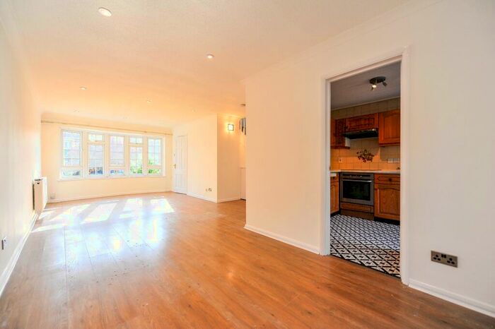 3 Bedroom Semi-Detached House To Rent In Cherrywood Close, Kingston, KT2