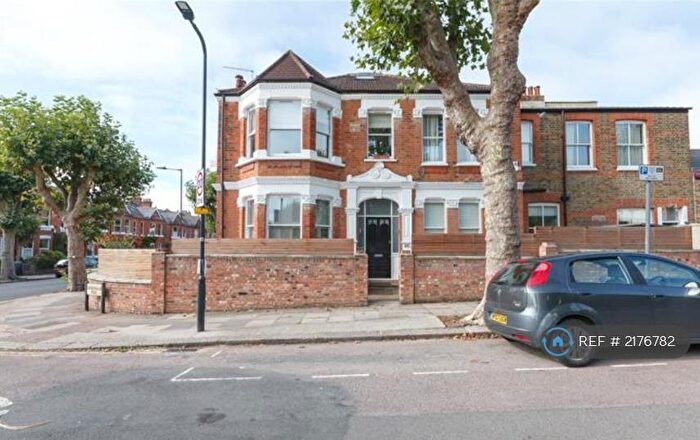 3 Bedroom Flat To Rent In Wrentham Avenue, London, NW10