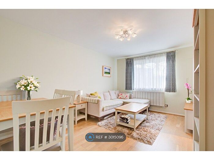 1 Bedroom Flat To Rent In Telegraph Place, London, E14
